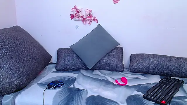 Snapshot of miay_here_ chatting on March 7, 8:00 am miay here online show from March 7, 8:00 am