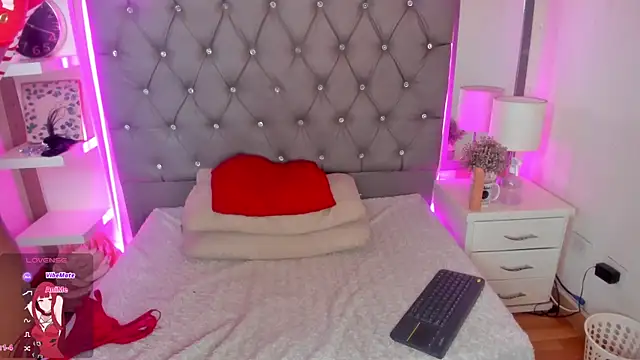 Snapshot of Valentina-Nova- chatting on March 22, 4:05 am Valentina-Nova- online show from March 22, 4:05 am