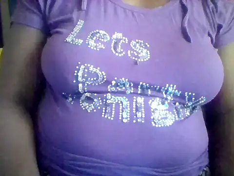 Snapshot of zee66658 chatting on April 27, 8:01 am zee66658 online show from April 27, 8:01 am