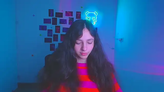 Snapshot of KissMeJulia chatting on March 21, 6:18 am KissMeJulia online show from March 21, 6:18 am