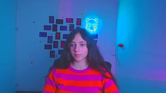 Snapshot of KissMeJulia chatting on March 21, 8:19 am KissMeJulia online show from March 21, 8:19 am