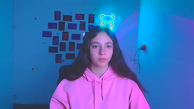 Snapshot of KissMeJulia chatting on March 23, 6:28 am KissMeJulia online show from March 23, 6:28 am