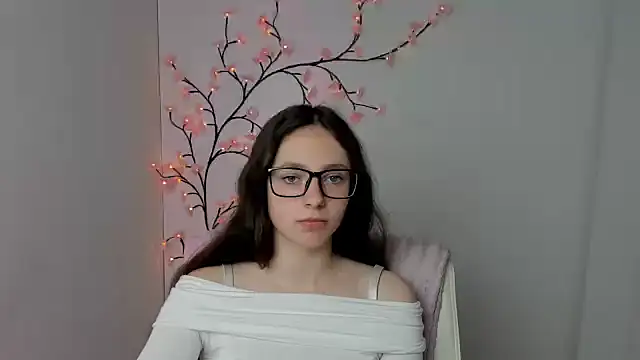 Snapshot of KissMeJulia chatting on May 4, 5:36 am KissMeJulia online show from May 4, 5:36 am