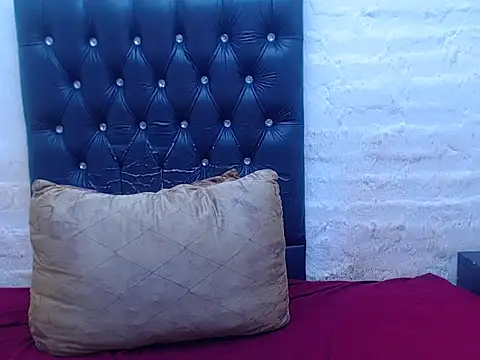 ChubbyMidgetxxx online show from April 9, 6:52 am