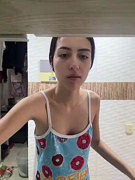 Snapshot of violetta_cutest_ chatting on April 2, 3:31 pm violetta cutest online show from April 2, 3:31 pm