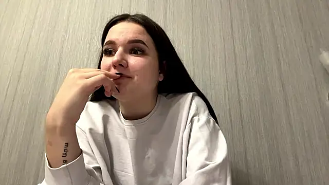 LeaClerka online show from February 17, 1:07 pm