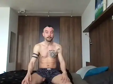 MikeVesrano online show from February 18, 7:04 am