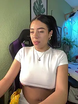 Snapshot of Pandorart_ chatting on April 6, 4:21 am Pandorart online show from April 6, 4:21 am