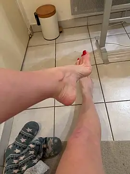 Snapshot of Frenchgirl45 chatting on March 5, 1:23 am Frenchgirl45 online show from March 5, 1:23 am