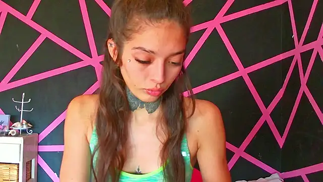 Katiesantana online show from February 17, 7:31 pm