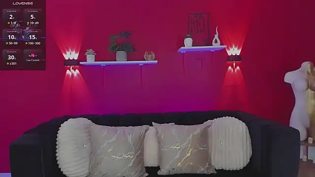 Luna velmont online show from April 4, 9:01 pm