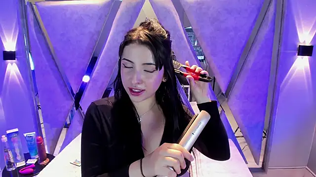 Snapshot of _Mishell22 chatting on April 4, 7:00 pm Mishell22 online show from April 4, 7:00 pm