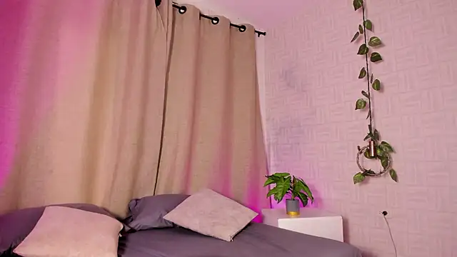 Snapshot of Catalella_Rouse chatting on March 29, 1:22 pm Catalella Rouse online show from March 29, 1:22 pm