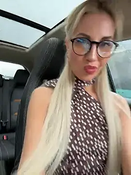 LisaMurr online show from April 7, 10:26 am