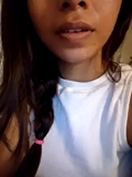 Snapshot of cute_girl_29 chatting on August 6, 8:05 am cute girl 29 online show from August 6, 8:05 am