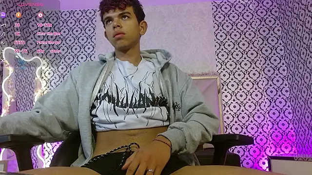 Snapshot of keahi_tay chatting on February 25, 12:04 pm keahi tay online show from February 25, 12:04 pm