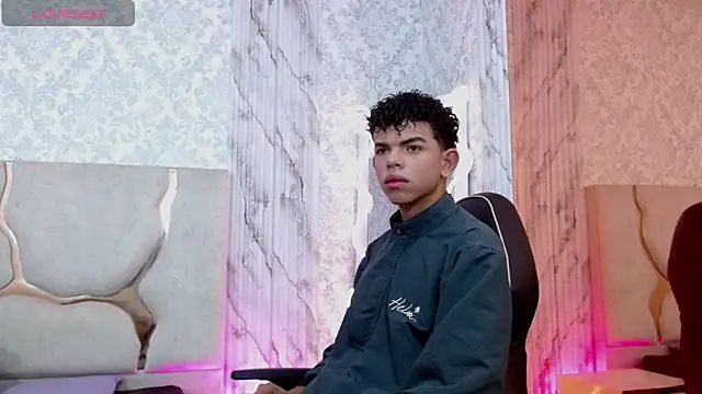 Snapshot of keahi_tay chatting on March 7, 11:40 am keahi tay online show from March 7, 11:40 am