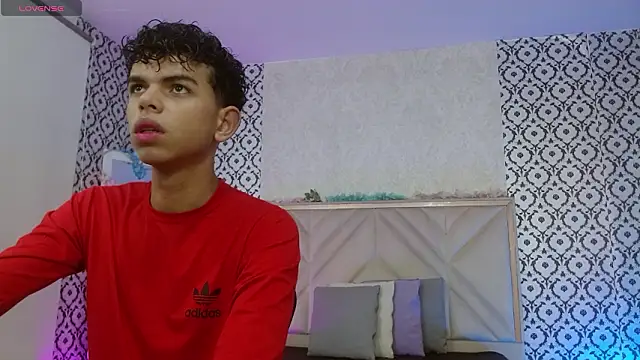 Snapshot of keahi_tay chatting on March 8, 11:36 am keahi tay online show from March 8, 11:36 am