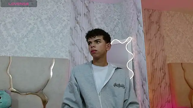 Snapshot of keahi_tay chatting on March 9, 11:47 am keahi tay online show from March 9, 11:47 am