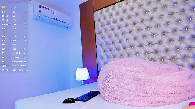 Snapshot of IsabellaaLux_ chatting on March 12, 7:53 pm IsabellaaLux online show from March 12, 7:53 pm