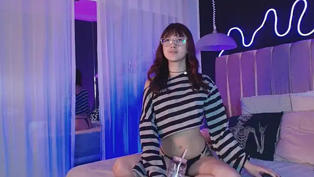 Snapshot of alixx_von_d chatting on March 27, 11:32 am alixx von d online show from March 27, 11:32 am