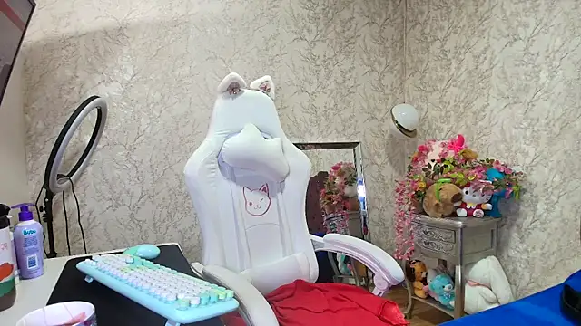 Snapshot of SelinaRussell chatting on May 19, 12:05 am SelinaRussell online show from May 19, 12:05 am