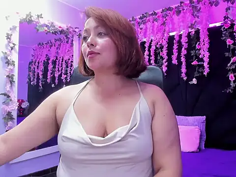 Snapshot of Viooleta_thomson chatting on February 19, 9:27 am Viooleta thomson online show from February 19, 9:27 am