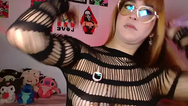 Snapshot of chloe_roxy chatting on April 21, 3:46 am chloe roxy online show from April 21, 3:46 am