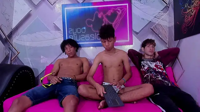 Snapshot of Spicy_guys chatting on March 8, 12:09 pm Spicy guys online show from March 8, 12:09 pm