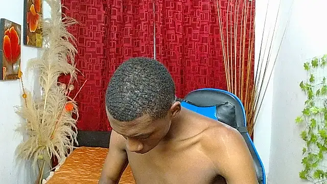 milo018 online show from March 26, 8:47 pm