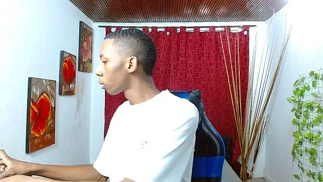 milo018 online show from May 5, 2:03 pm