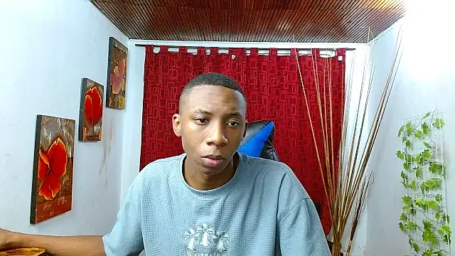 milo018 online show from May 15, 2:46 pm