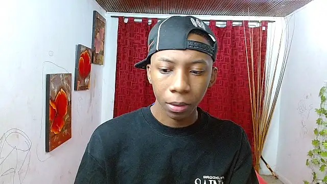 milo018 online show from June 17, 9:12 am