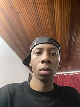 milo018 online show from June 26, 2:21 pm