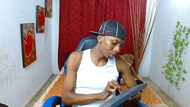 milo018 online show from July 1, 7:54 am