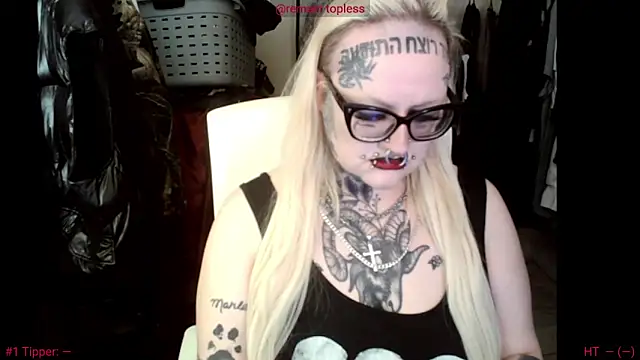 Snapshot of grindhouseho chatting on April 26, 4:32 am grindhouseho online show from April 26, 4:32 am