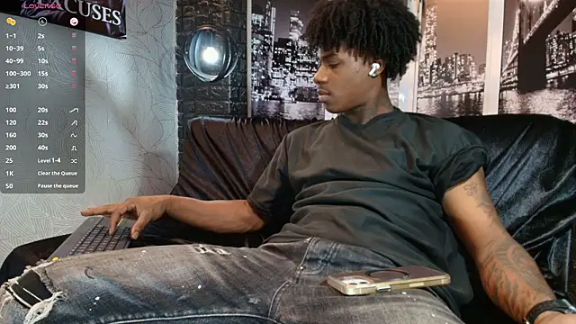 Snapshot of toower_ chatting on March 27, 4:07 am toower online show from March 27, 4:07 am