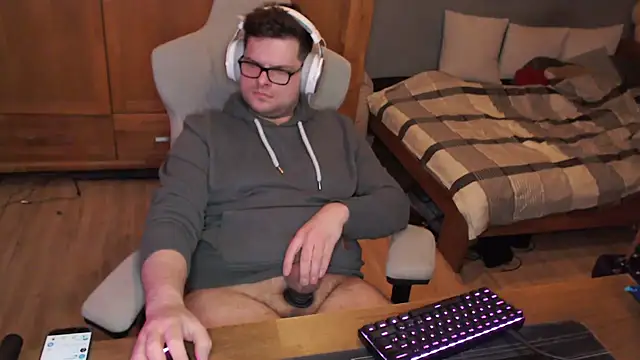 Whyteshadow4235 online show from February 17, 10:38 pm