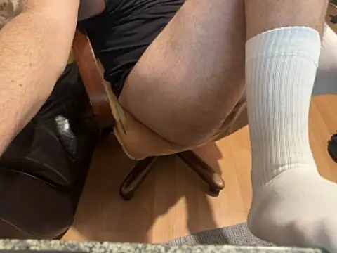 ozzyylove online show from April 18, 7:07 pm