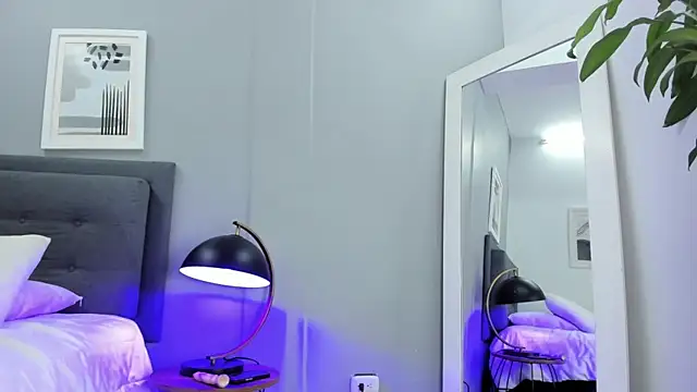 Milo Bloom online show from April 3, 12:08 am