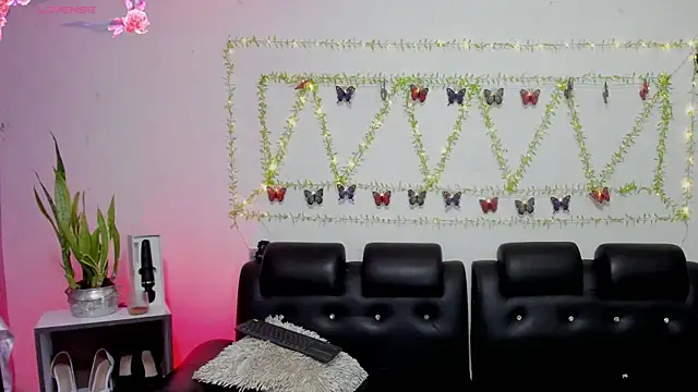 aria-voss online show from April 8, 12:16 pm