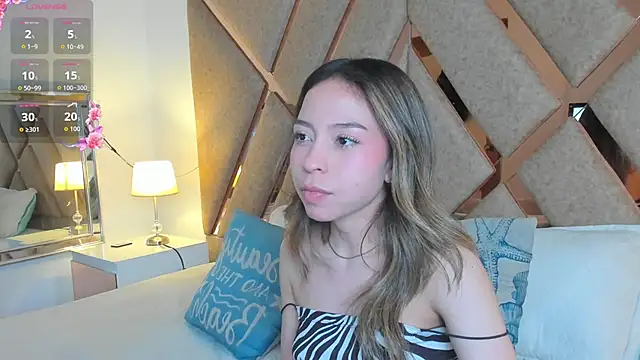 LuuluBerry online show from June 6, 8:13 pm