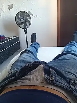 Snapshot of Mineirinho_85 chatting on July 14, 4:45 pm Mineirinho 85 online show from July 14, 4:45 pm