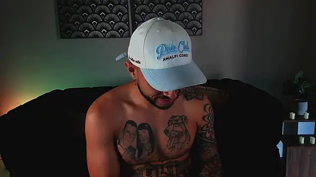 Snapshot of Daniel_kingx chatting on March 7, 2:14 pm Daniel kingx online show from March 7, 2:14 pm