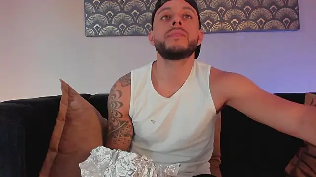 Snapshot of Daniel_kingx chatting on March 18, 2:20 pm Daniel kingx online show from March 18, 2:20 pm