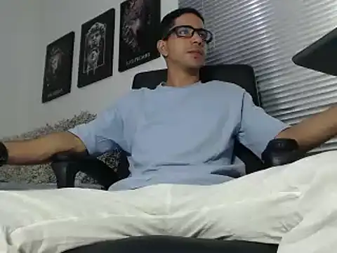 Snapshot of Kratoswolf chatting on July 16, 1:50 pm Kratoswolf online show from July 16, 1:50 pm