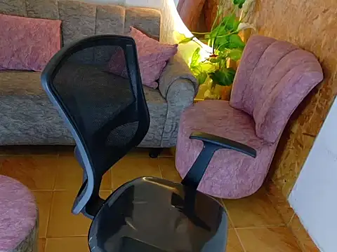 Snapshot of deva_big chatting on March 22, 1:31 am deva big online show from March 22, 1:31 am