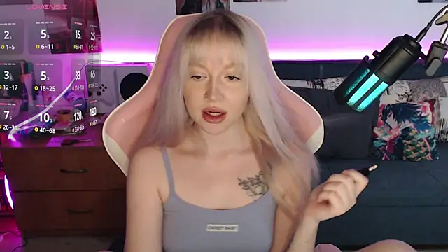 Snapshot of fantasy_lisaa chatting on April 11, 9:35 am fantasy lisaa online show from April 11, 9:35 am