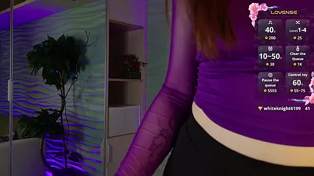 Snapshot of Tiny_BunnyX chatting on March 3, 6:08 am Tiny BunnyX online show from March 3, 6:08 am