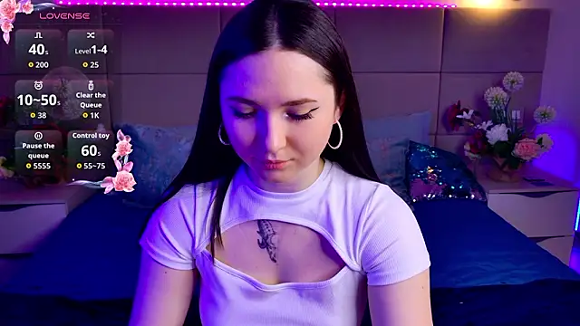 Snapshot of Tiny_BunnyX chatting on March 10, 6:18 am Tiny BunnyX online show from March 10, 6:18 am